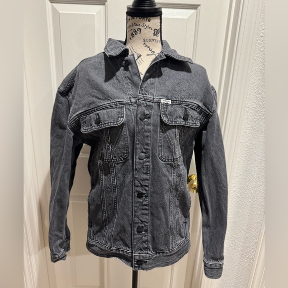 Wrangler Women's Denim Jacket with Western Snap W Stitching on Pocket Small - Picture 1 of 6